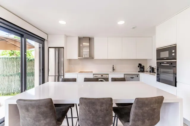 se vende una villa de 3 dormitorios y 3 baños en distancia de 250 metros hasta la playa Huguiericas en la Torre de la Horadada — 16