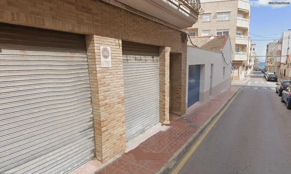 Local comercial en Guardamar en perfecto estado.
