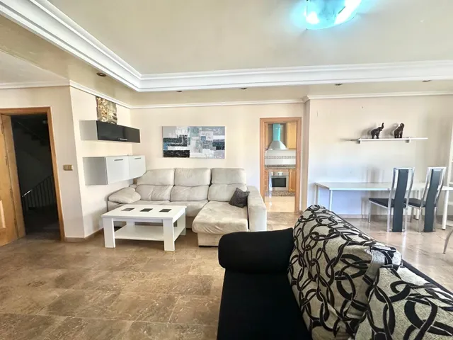 GRANDE APARTAMENTO DE 4 DORM. 2 BAÑOS. A 400 METROS DEL PUER - foto 2