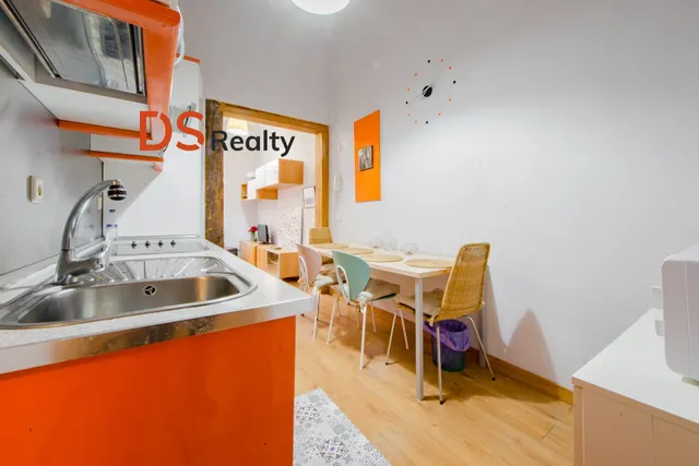 EXCLUSIVA VIVIENDA EXTERIOR Y MUY LUMINOSA CON DOS ESPACIOS INDEPENDIENTES A 30 METROS DE PLAZA DE ESPAÑA — 20