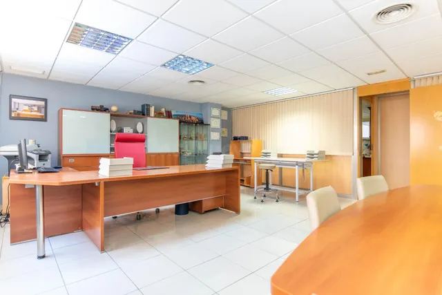 ¡GRAN OPORTUNIDAD DE INVERSIÓN EN ALICANTE!   ✨ Local de gran superficie con potencial para proyecto residencial — 2