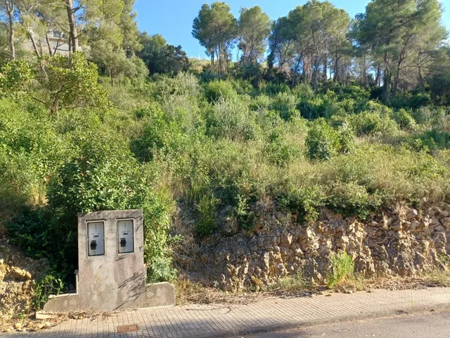 Terreno urbano edificable en venta de 1.587 m2 en CASTELLET I LA GORNAL — 3