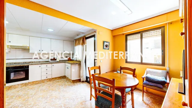 Piso en venta en Torrent, con tres habitaciones y dos baños. — 8