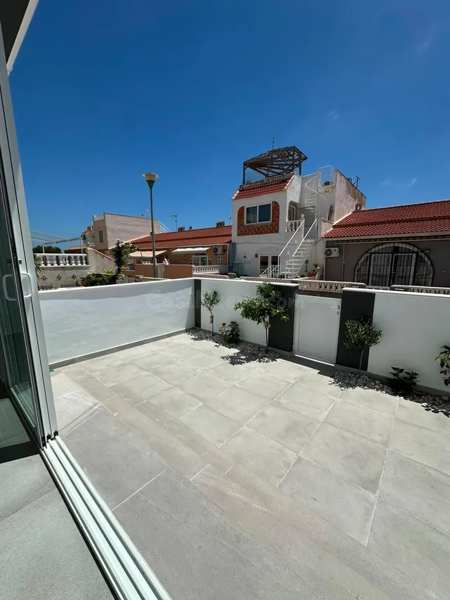 BUNGALOW ADOSADO DE 2 DORMITORIOS EN LA SIESTA (TORREVIEJA) — 4