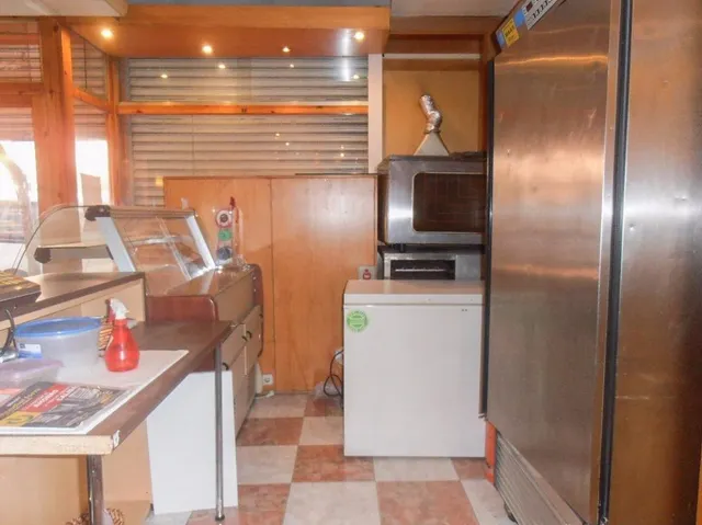 LOCAL COMPUESTO POR P. BAJA Y P. ALTILLO CON ACCESO INDEPENDIENTE (CAN ORIAC - SABADELL) — 27