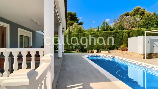 Impresionante chalet en Colinas de Venta Cabrera — 10