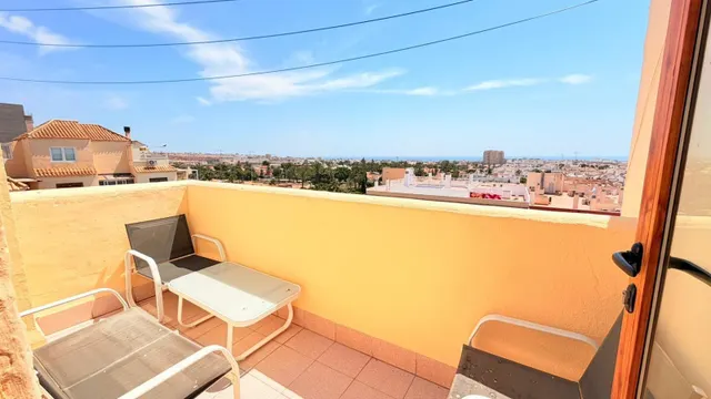 Apartamento en Torrevieja con piscina y vistas al mar — 11
