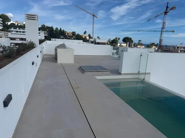 Tres Espectaculares áticos con vistas al mar y piscina privada. — 15