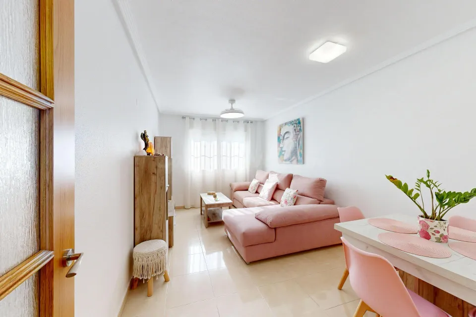 ¡Tu nuevo hogar en Beniel te está esperando! Luminoso, acogedor y listo para entrar a vivir