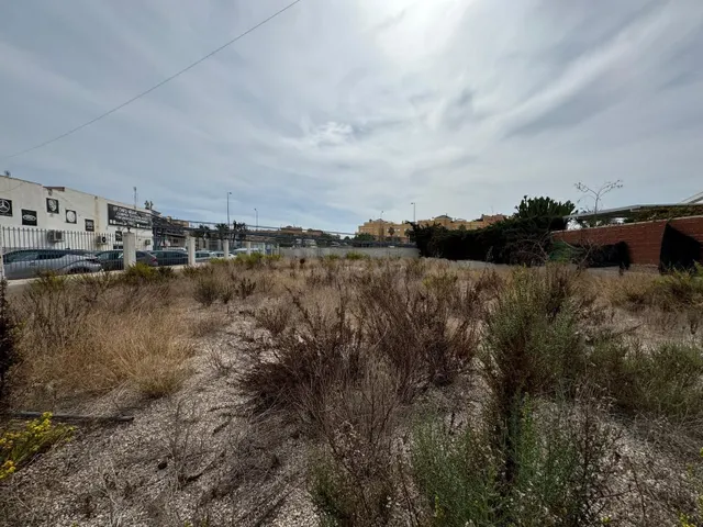 Local comercial 3 habitaciones 135m² en venta - Campoamor