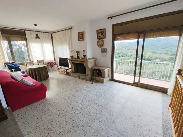 GRAN CASA A CUATRO VIENTOS A LA ENTRADA DE MAS CARBO — 13