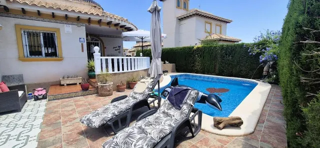 Villa de 4 habitaciones en venta en Villamartín - foto 4