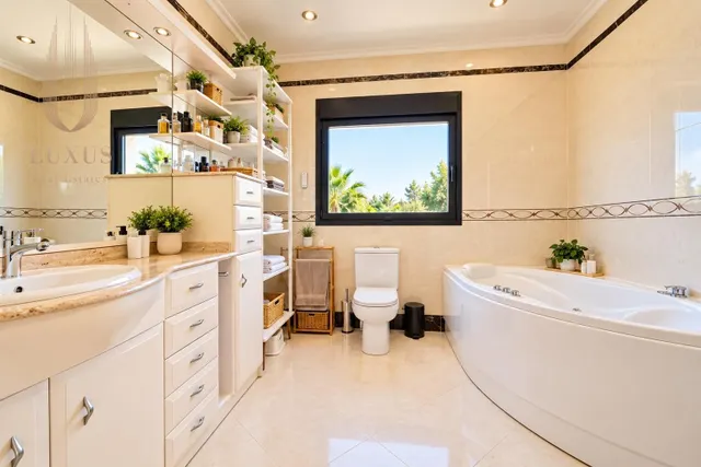 VILLA MEDITERRÁNEA CON GRAN PARCELA, PISCINA Y ESPACIO PARA TODA LA FAMILIA ☀️ — 31