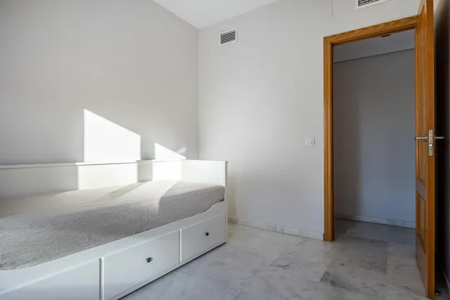 MAGNÍFICO PISO DE 4 DORMITORIOS CON GARAJE, PISCINA Y PÁDEL EN MAIRENA DEL ALJARAFE — 24
