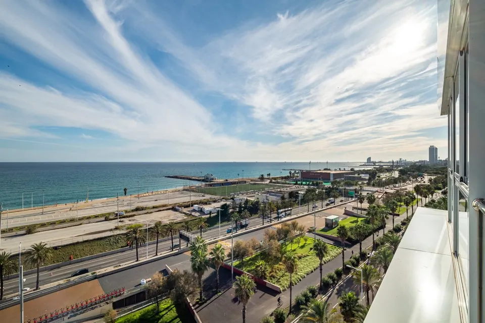 PISO CON VISTAS PANORAMICAS AL MAR