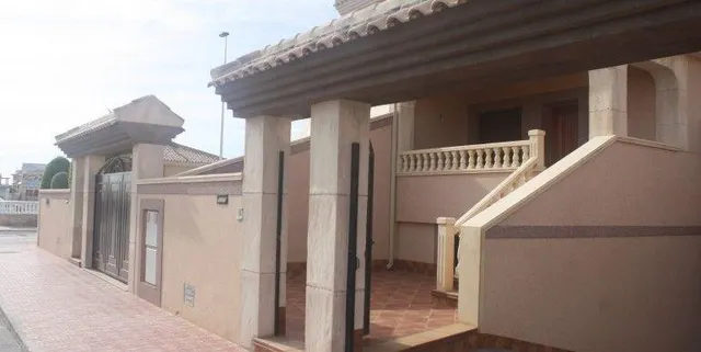 VIVIENDA TIPO DUPLEX EN LOS ALTOS DE TORREVIEJA — 3