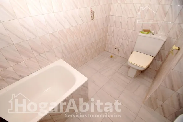 MAGNIFICA CASA CON TERRAZA Y LOCAL COMERCIAL EN EL CENTRO — 38
