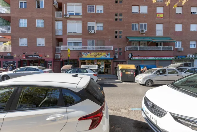 Local en venta junto al instituto Zaidín Vergeles – Listo para empezar tu negocio — 22