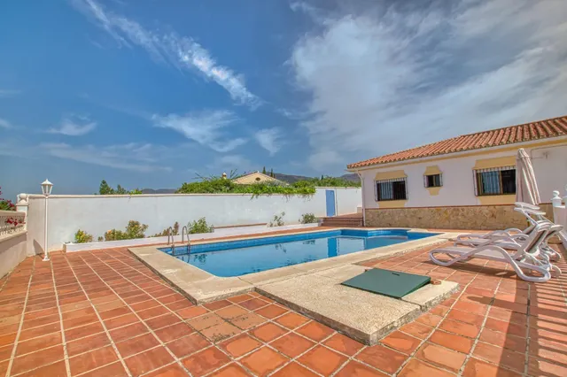 Casa de campo con piscina en Periana — 10