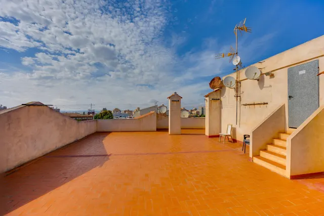 Apartamento 2 dormitorios con orientación sur y piscina comunitaria. — 27