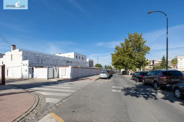 Local comercial en el Campus de la Salud ideal para inversión. — 19