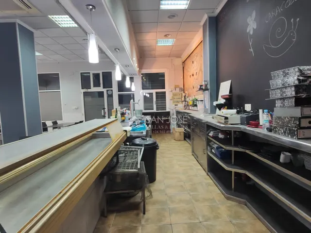 SE VENDE LOCAL CON CAFETERIA-BAR MONTADO CON LICENCIA EN BUENA ZONA DE NOVELDA — 3