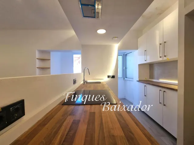 ¡FINQUES BAIXADOR PRESENTA ESTE PISO DE 2 HABS. CON 2 BAÑOS EN EL CASC ANTIC ¡ — 13