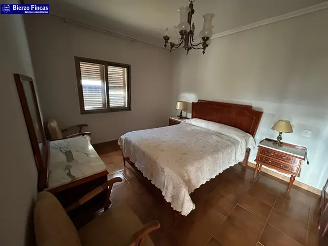 Se vende casa en Carracedelo — 29