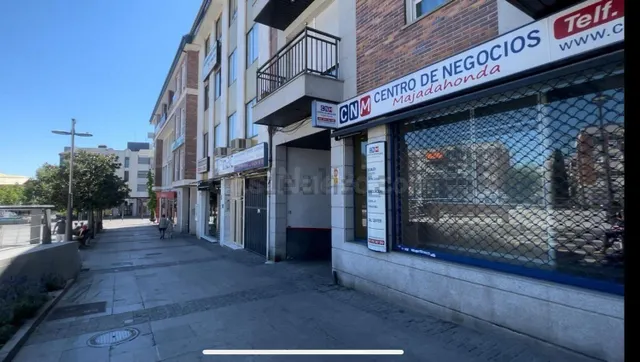 Excelente local en venta en rentabilidad en Majadahonda - foto 2