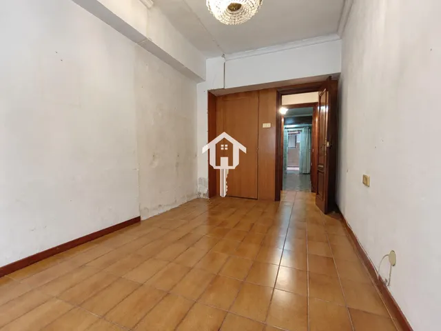 1ª planta de 102 m2 con patio en pleno centro de Alicante: edificio con ascensor — 26