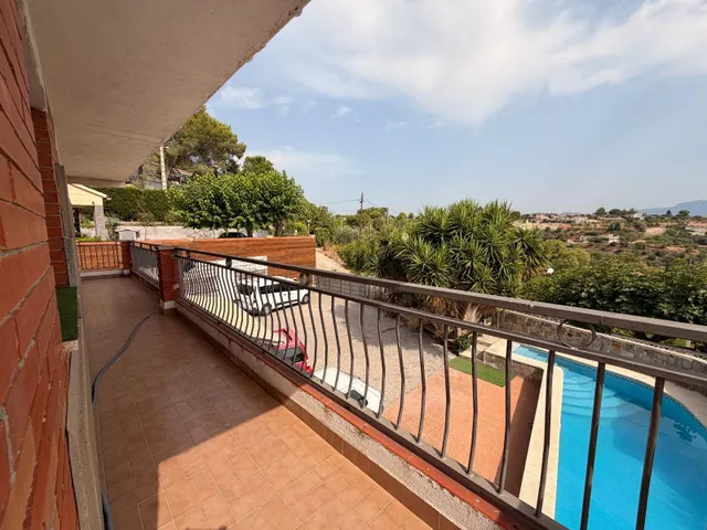 VIVIENDA UNIFAMILIAR. 5 habitaciones DOBLES. GARAJE. PISCINA - foto 3