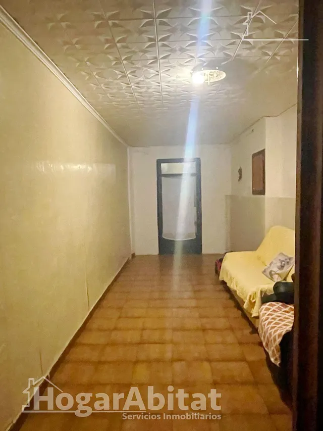 AMPLIA CASA CON MUCHAS POSIBILIDADES — 17