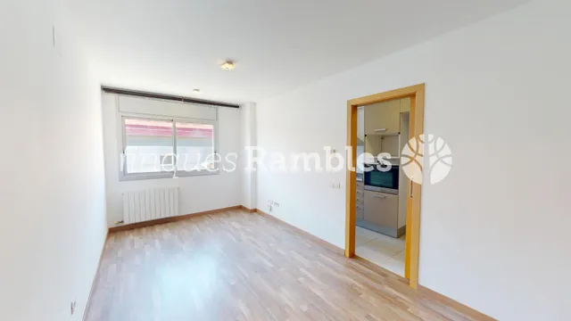 PISO PRÁCTICAMENTE NUEVO, EN LA TRANQUILA ZONA DEL BARRI SAN - foto 2