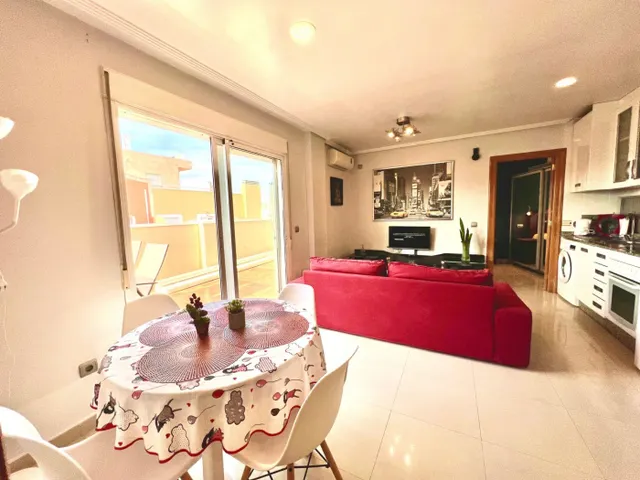 ATICO con 30m2 de terraza. 400m. de la playa. Licencia turística. Céntrico. — 6