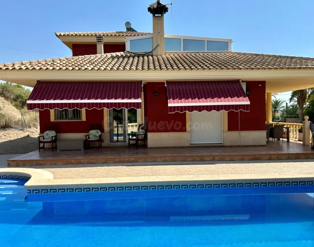 Espectacular chalet independiente en Totana con parcela de 5 - foto 2