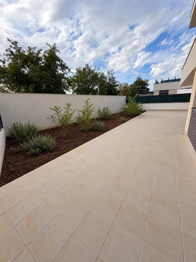 Moderna Planta Baja en Mairena del Aljarafe con Amplio Patio y Excelentes Comodidades — 6