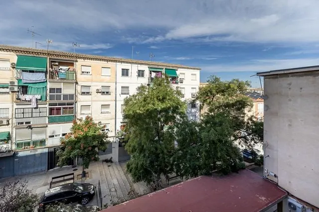 ¡OPORTUNIDAD SIN COMPETENCIA, JUNTO A AVDA. DE DÍLAR! (CON ZONA PARA APARCAR). — 18