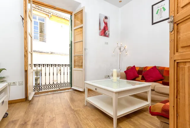 ESTUPENDO PISO CON LICENCIA TURITICA EN EL CENTRO HISTORICO  - foto 2