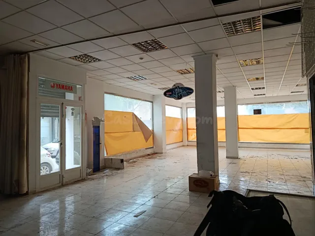 Amplio Local Comercial en Alameda de Cervantes - foto 5