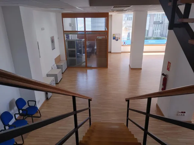 Local comercial 389m² en venta - Santa Margarita-Los Puentes — 32