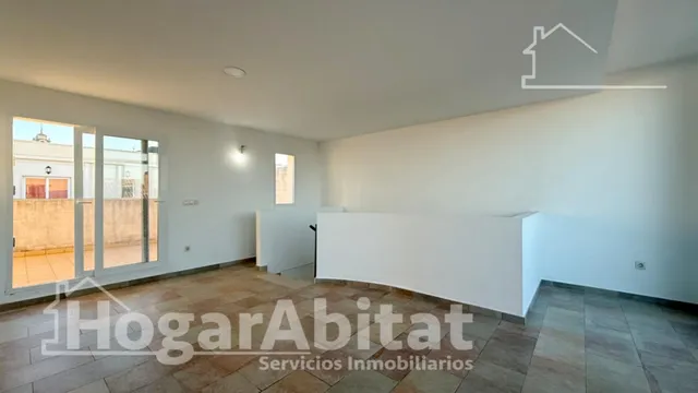 AMPLIO ADOSADO CON DOS TERRAZAS EN ZONA DEMANDADA — 14