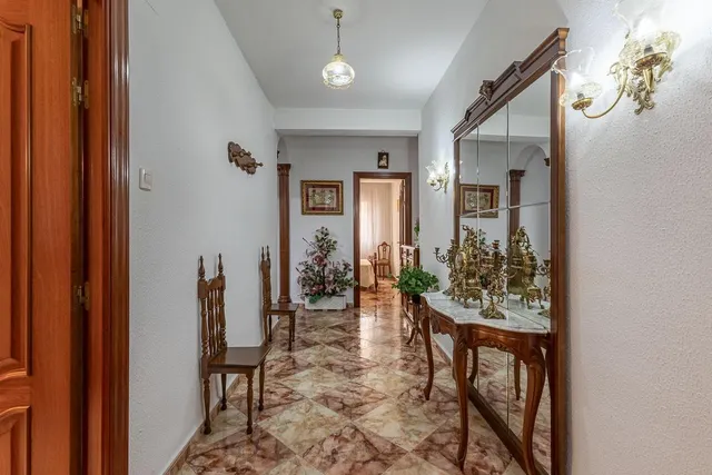 Piso señorial de 182 m2 en Avenida Madrid: amplitud, luz y posibilidades infinitas con garaje opcional. — 36