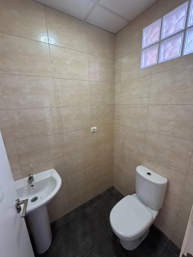 SE VENDE O SE ALQUILA LOCAL EN EL CENTRO DE CASILLAS — 6