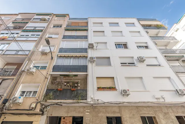 PISO JUNTO CAMINO DE RONDA — 38