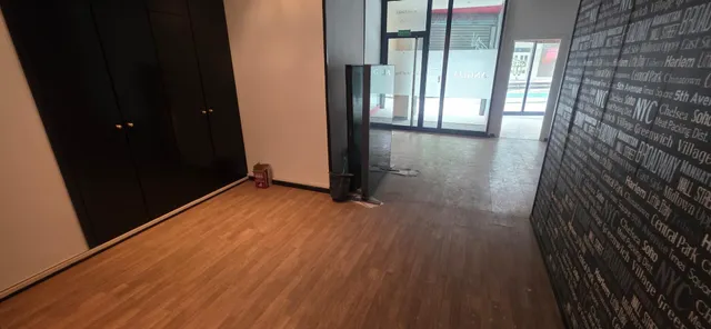 LOCAL COMERCIAL ACONDICIONADO DE 350 METROS EN PLENA — 13