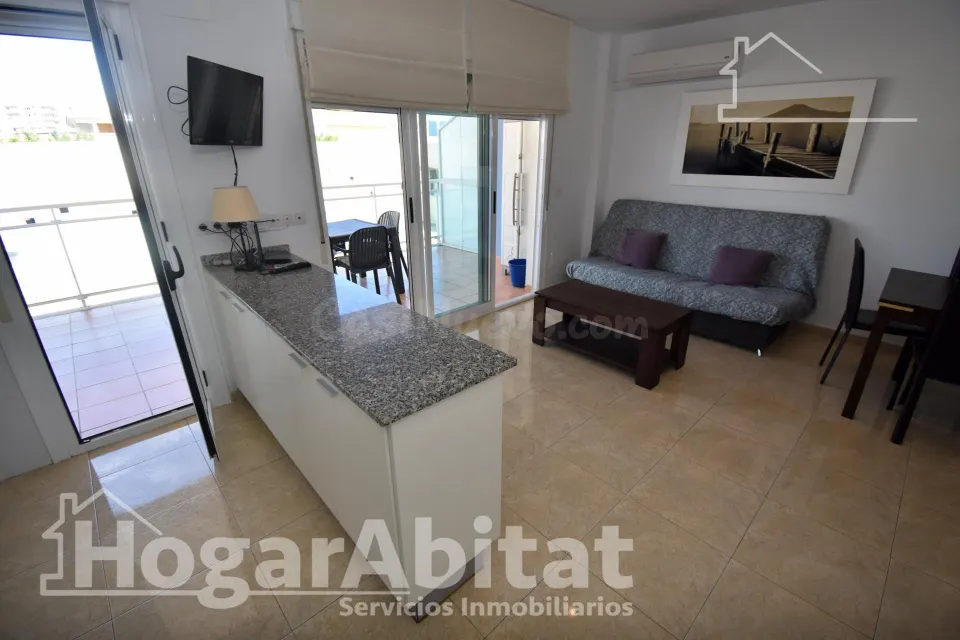 Seminuevo con terraza, piscina y garaje cerca de la playa