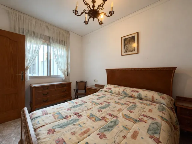 Casa con patio, terraza y acceso a dos calles en el centro de Beniarjó — 35
