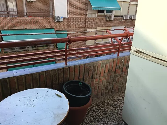 SE VENDE PISO / ASCENSOR/ PARA REFORMAR / BENALUA,/ JUNTO JUZGADOS — 4
