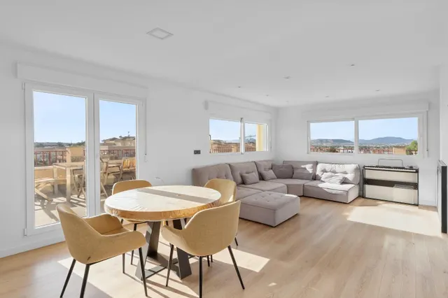 Exclusivo ático dúplex reformado con magnífica terraza en es