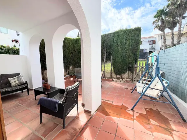 CASA ADOSADA REFORMADA, JARDIN, APARCAMIENTO, PISCINA COMUNITARIA, CHIMENEA, PARCIALMENTE AMUEBLADA — 10